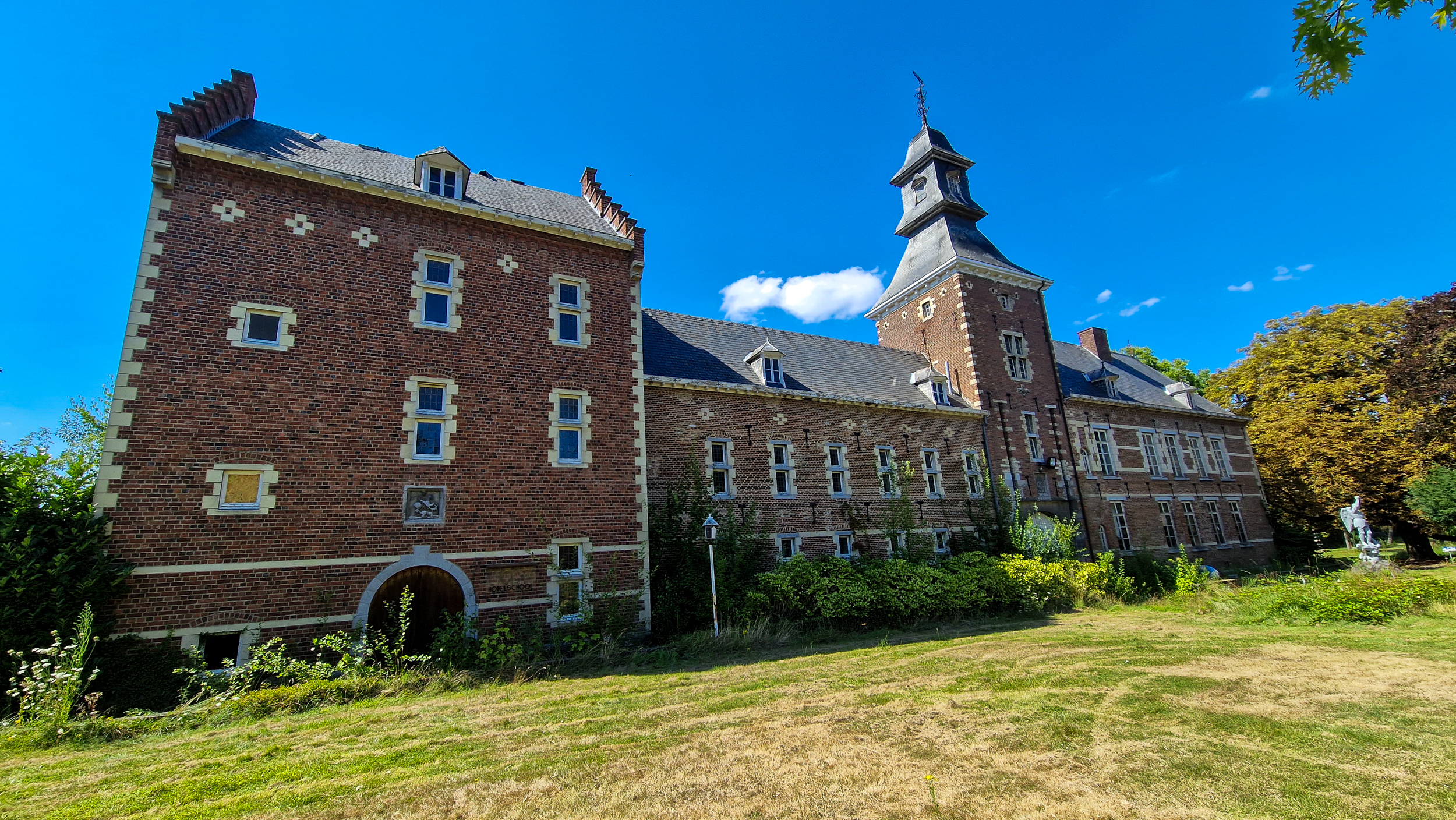 Aankondiging: Les Anciens koopt Kasteel Terbiest