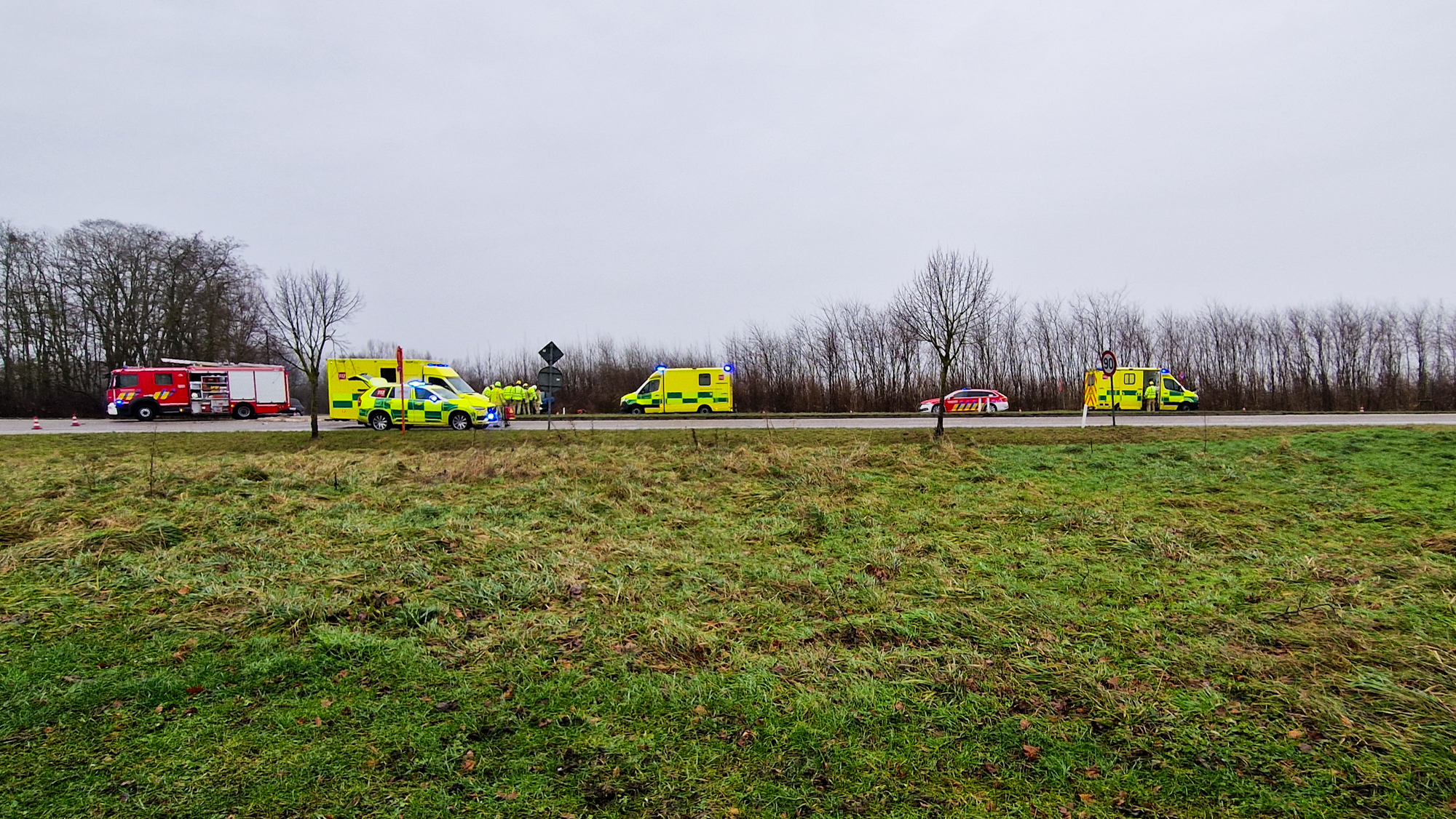 “Zwaar Verkeersongeval op Kruispunt Terbiest en N718: Hulpdiensten Massaal Ingezet”